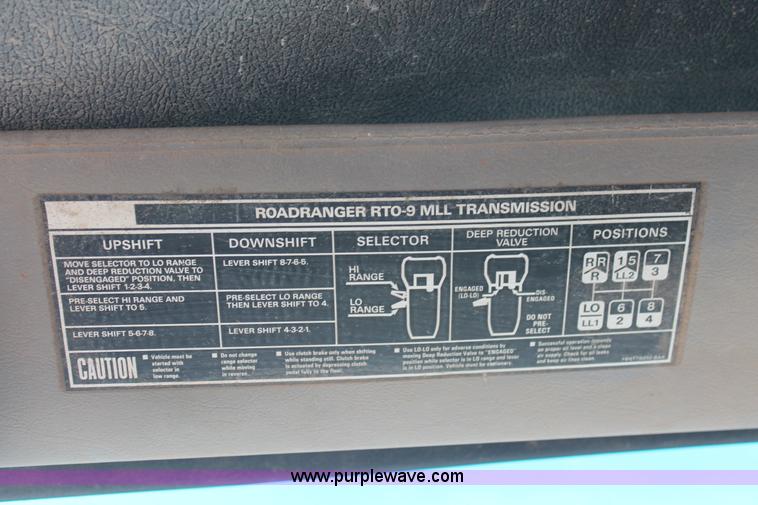 image for item K8956 2000 Sterling L9500 applicator spreader truck