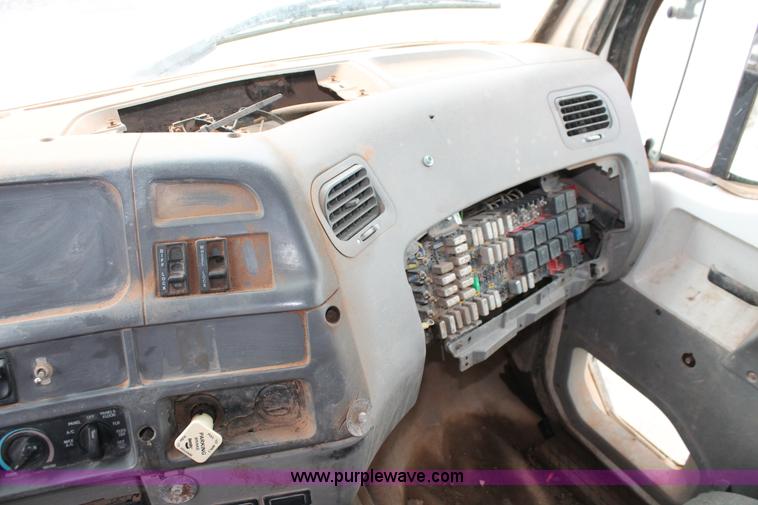 image for item K8956 2000 Sterling L9500 applicator spreader truck