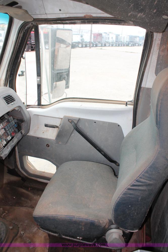 image for item K8956 2000 Sterling L9500 applicator spreader truck