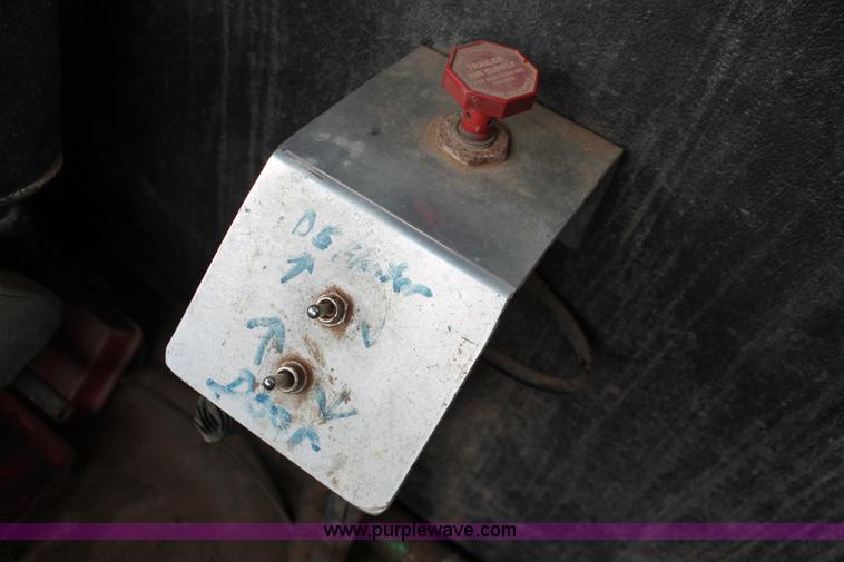 image for item K8956 2000 Sterling L9500 applicator spreader truck