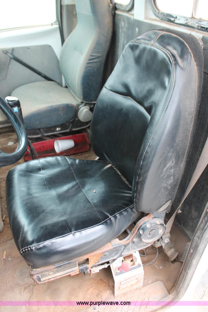 image for item K8956 2000 Sterling L9500 applicator spreader truck