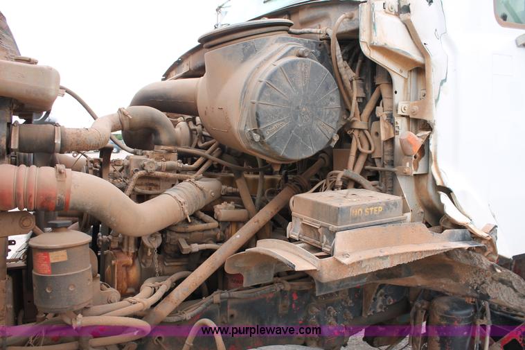 image for item K8956 2000 Sterling L9500 applicator spreader truck