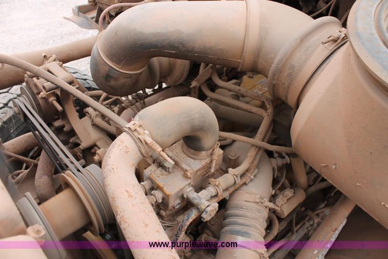 image for item K8956 2000 Sterling L9500 applicator spreader truck