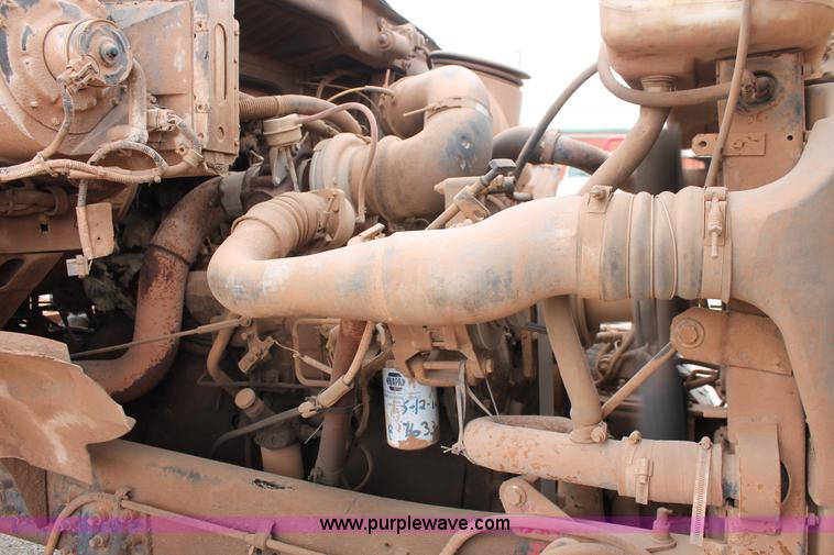 image for item K8956 2000 Sterling L9500 applicator spreader truck