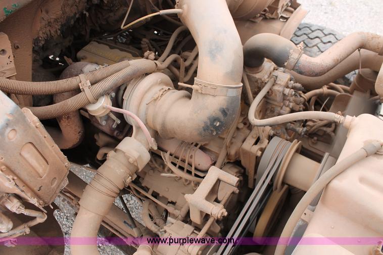 image for item K8956 2000 Sterling L9500 applicator spreader truck