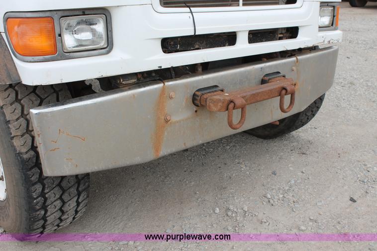 image for item K8956 2000 Sterling L9500 applicator spreader truck