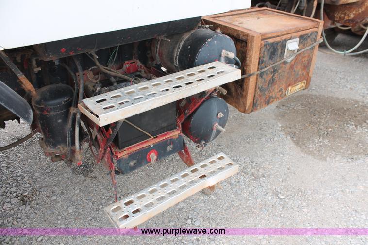 image for item K8956 2000 Sterling L9500 applicator spreader truck