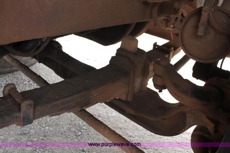 image for item K8956 2000 Sterling L9500 applicator spreader truck