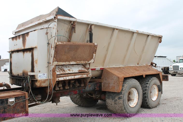 image for item K8956 2000 Sterling L9500 applicator spreader truck