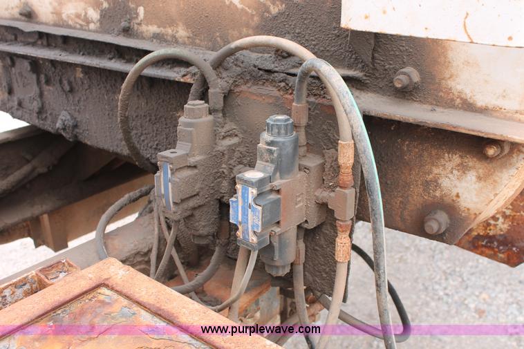 image for item K8956 2000 Sterling L9500 applicator spreader truck