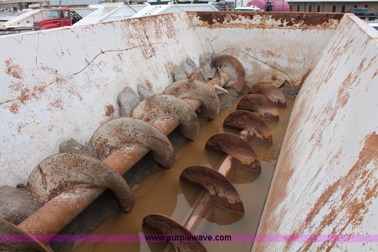 image for item K8956 2000 Sterling L9500 applicator spreader truck