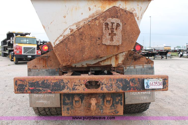 image for item K8956 2000 Sterling L9500 applicator spreader truck