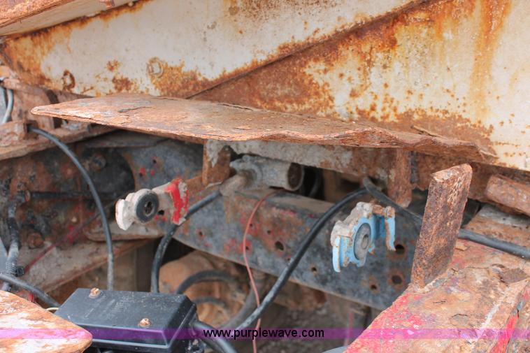 image for item K8956 2000 Sterling L9500 applicator spreader truck