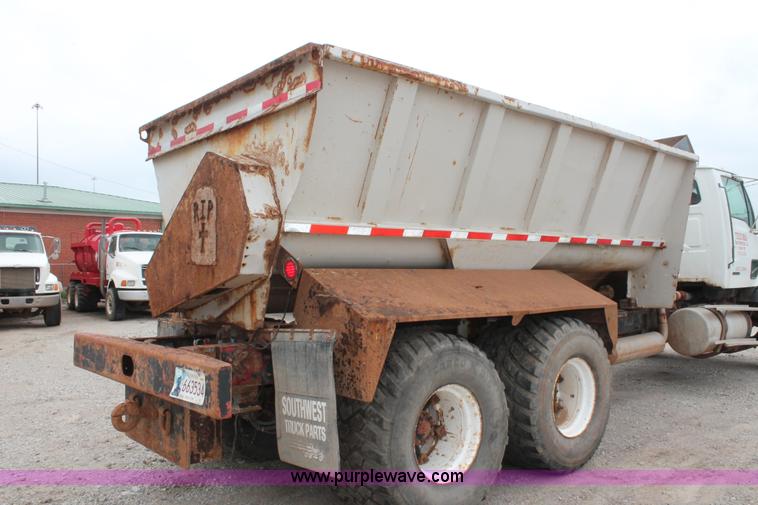 image for item K8956 2000 Sterling L9500 applicator spreader truck