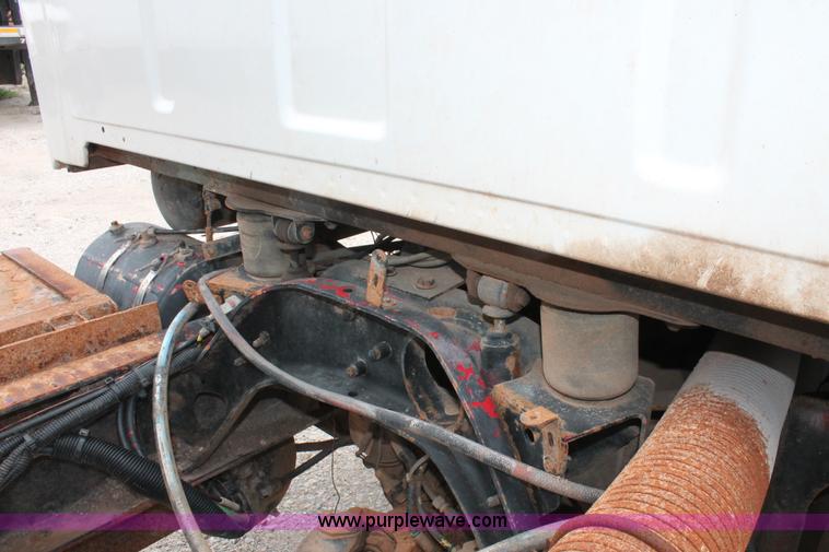 image for item K8956 2000 Sterling L9500 applicator spreader truck