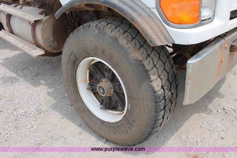 image for item K8956 2000 Sterling L9500 applicator spreader truck