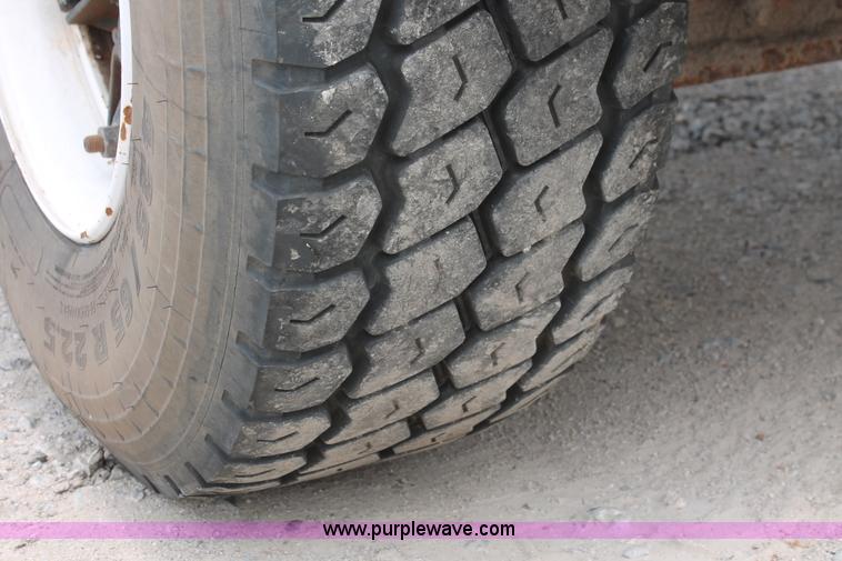 image for item K8956 2000 Sterling L9500 applicator spreader truck