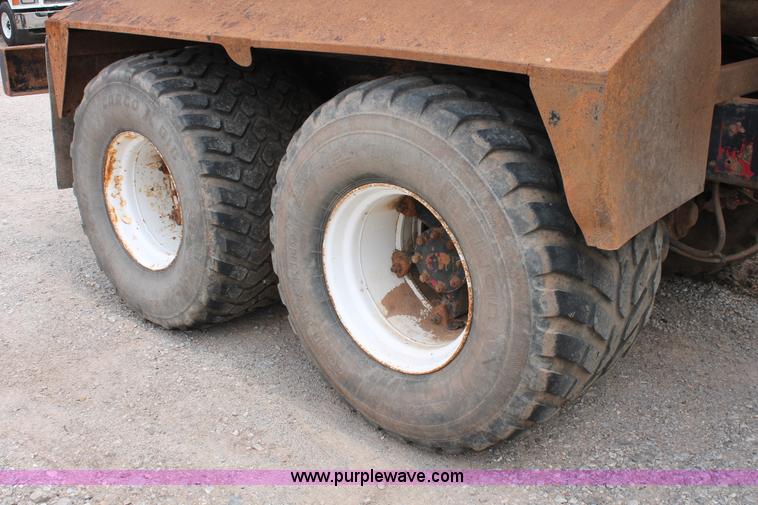 image for item K8956 2000 Sterling L9500 applicator spreader truck