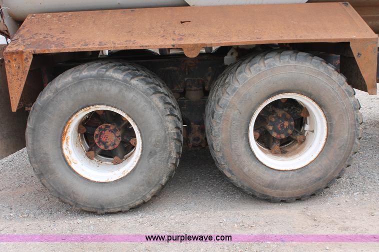 image for item K8956 2000 Sterling L9500 applicator spreader truck