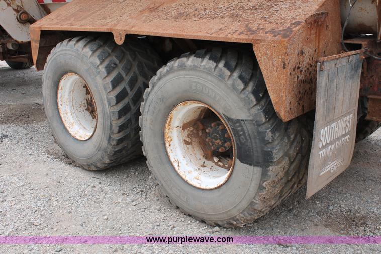 image for item K8956 2000 Sterling L9500 applicator spreader truck