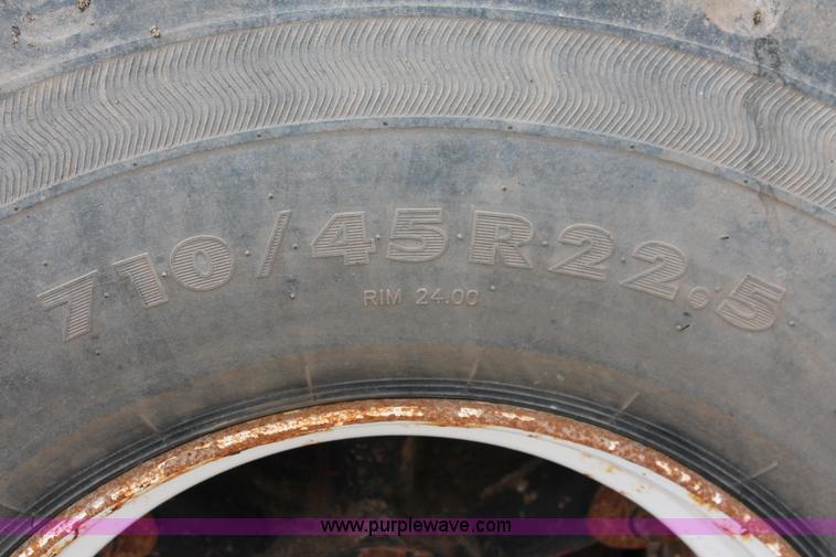 image for item K8956 2000 Sterling L9500 applicator spreader truck