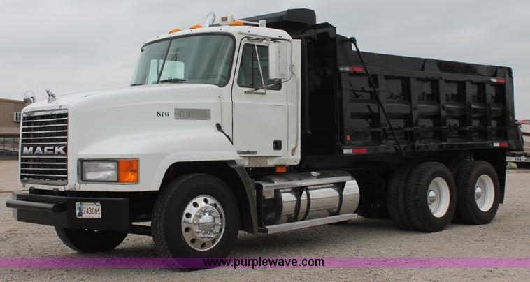 image for item K8957 2000 Mack CH613 dump truck