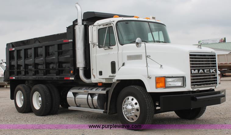 image for item K8957 2000 Mack CH613 dump truck