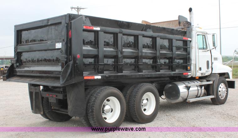 image for item K8957 2000 Mack CH613 dump truck