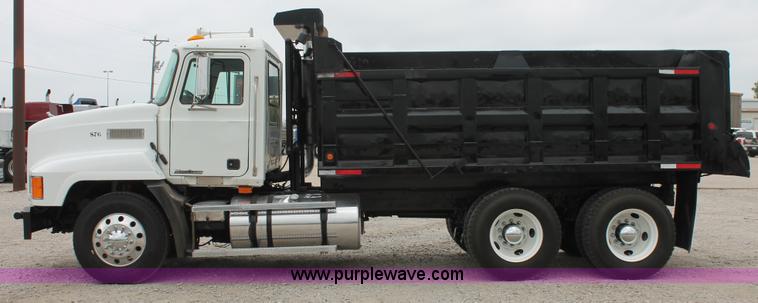 image for item K8957 2000 Mack CH613 dump truck