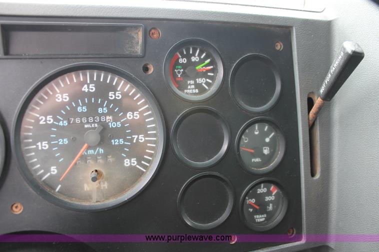 image for item K8957 2000 Mack CH613 dump truck