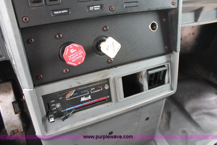 image for item K8957 2000 Mack CH613 dump truck