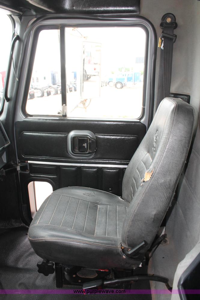 image for item K8957 2000 Mack CH613 dump truck