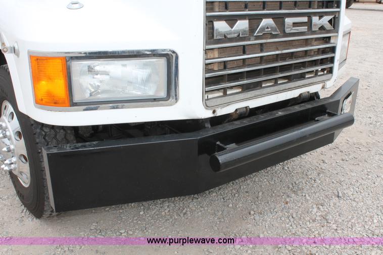 image for item K8957 2000 Mack CH613 dump truck
