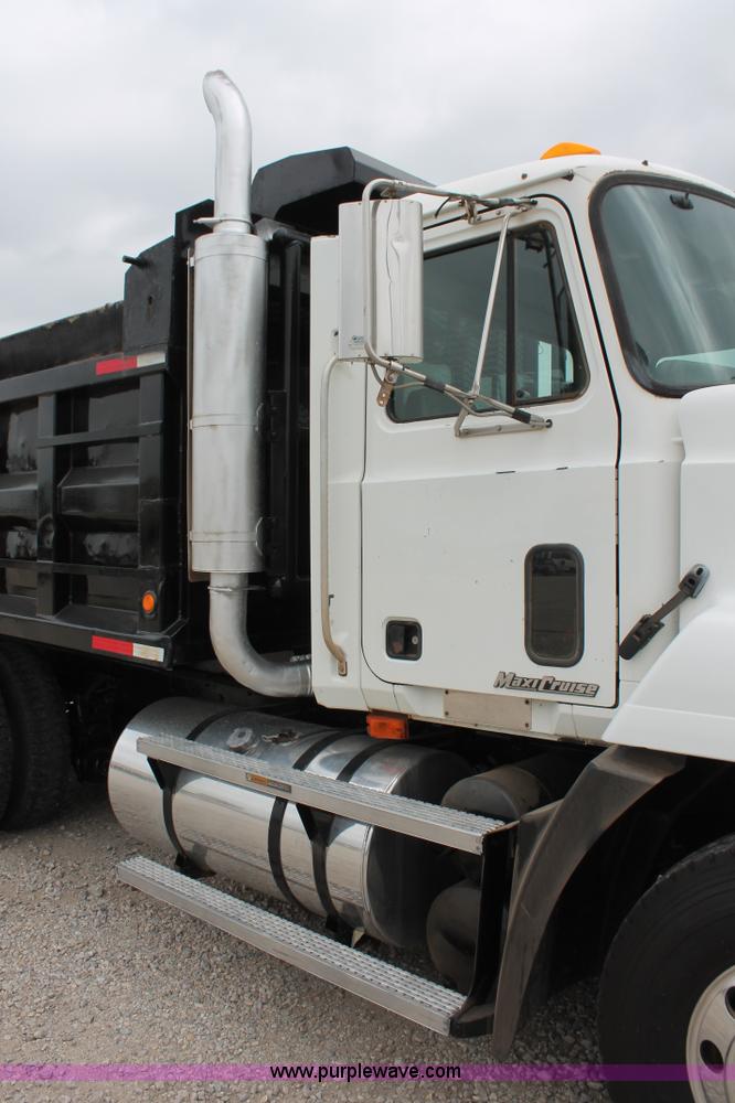 image for item K8957 2000 Mack CH613 dump truck