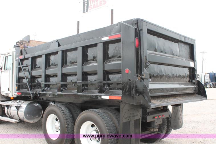 image for item K8957 2000 Mack CH613 dump truck