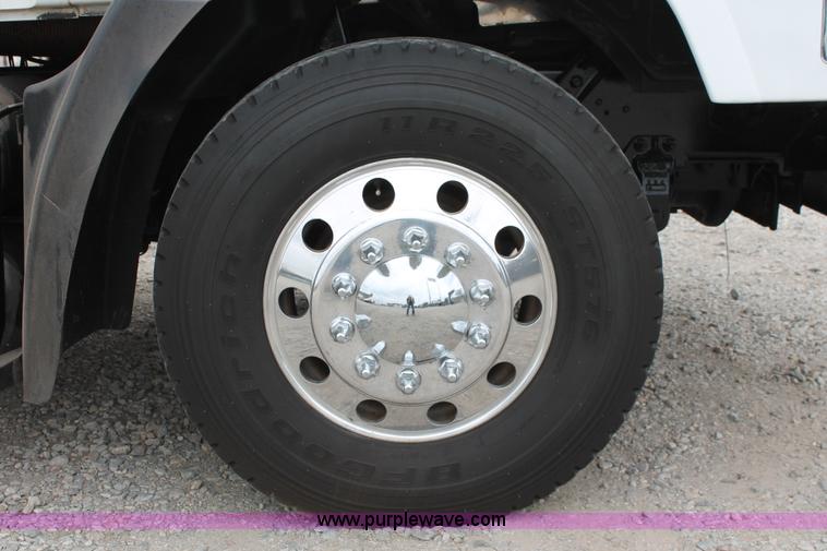 image for item K8957 2000 Mack CH613 dump truck