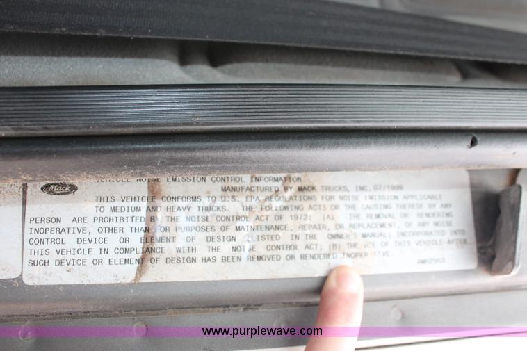 image for item K8957 2000 Mack CH613 dump truck