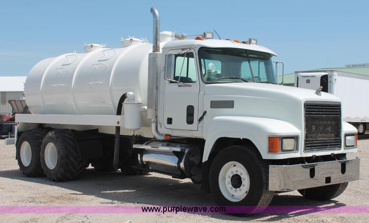 image for item K8958 1995 Mack CH613 vacuum truck