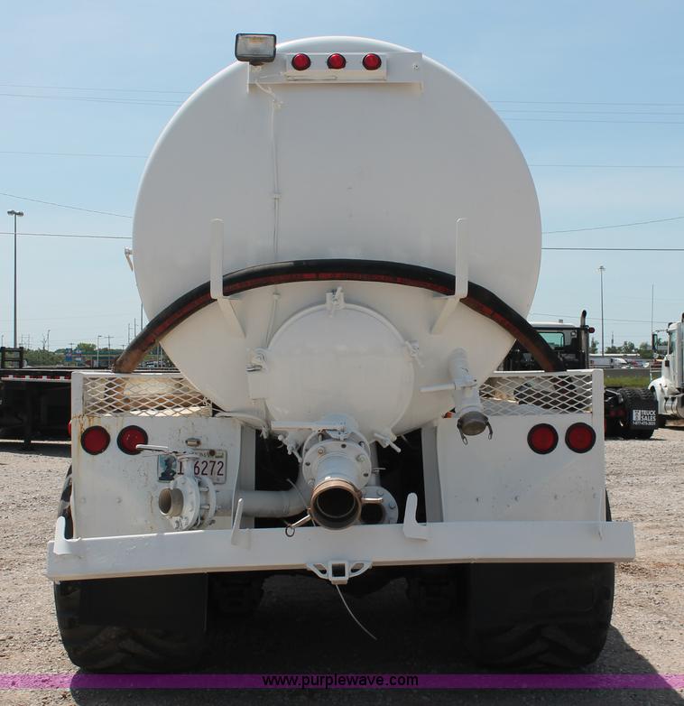 image for item K8958 1995 Mack CH613 vacuum truck