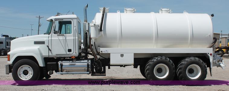 image for item K8958 1995 Mack CH613 vacuum truck
