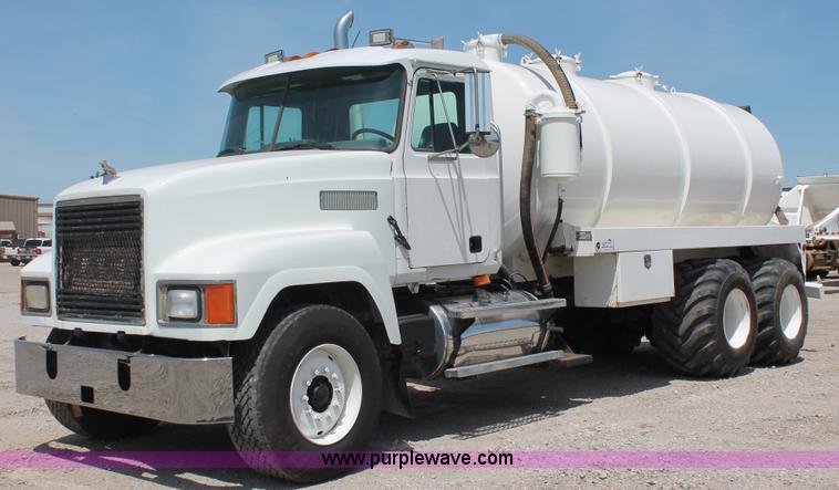 image for item K8958 1995 Mack CH613 vacuum truck