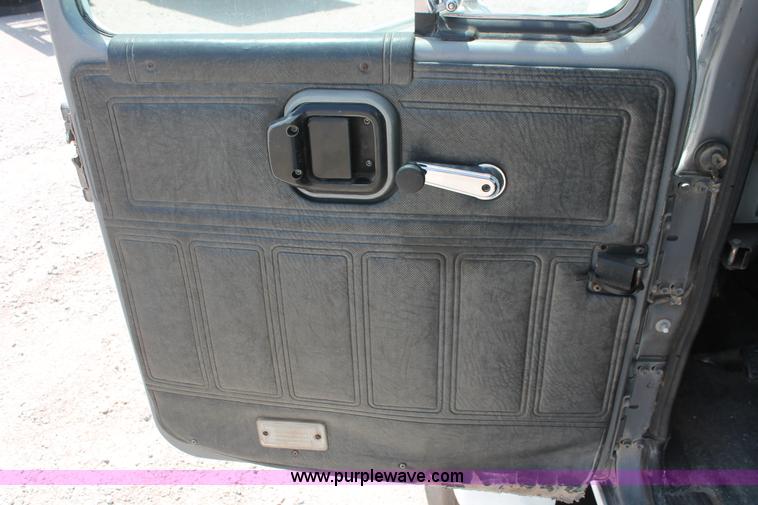 image for item K8958 1995 Mack CH613 vacuum truck