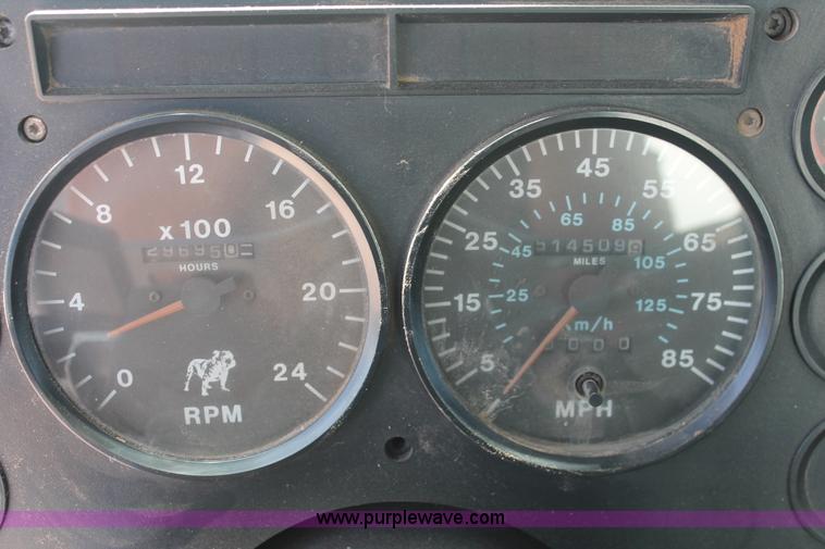 image for item K8958 1995 Mack CH613 vacuum truck