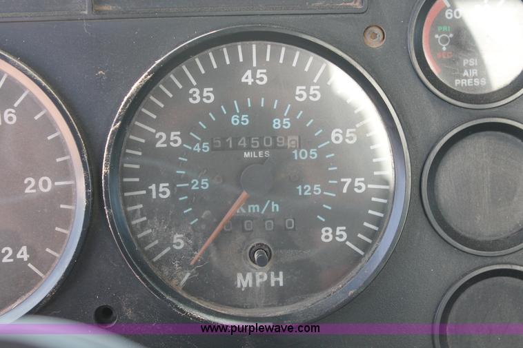 image for item K8958 1995 Mack CH613 vacuum truck