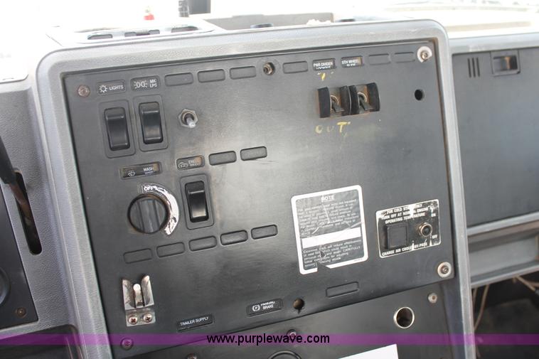 image for item K8958 1995 Mack CH613 vacuum truck