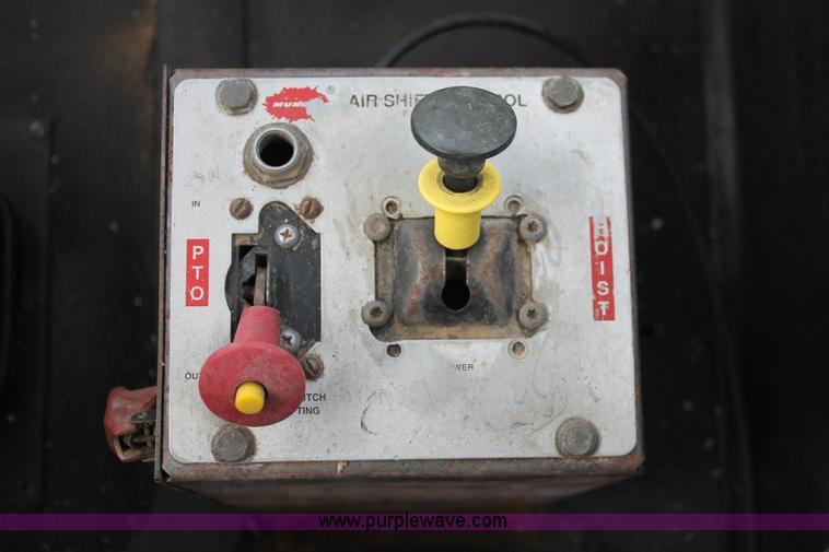 image for item K8958 1995 Mack CH613 vacuum truck