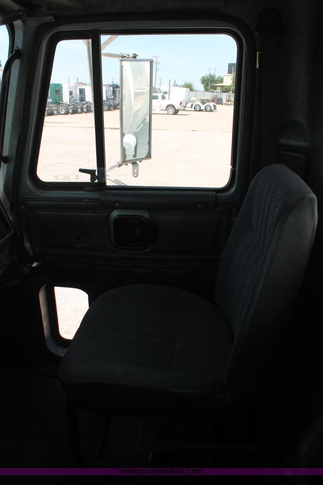 image for item K8958 1995 Mack CH613 vacuum truck