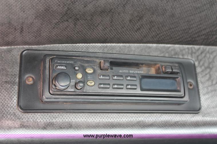 image for item K8958 1995 Mack CH613 vacuum truck