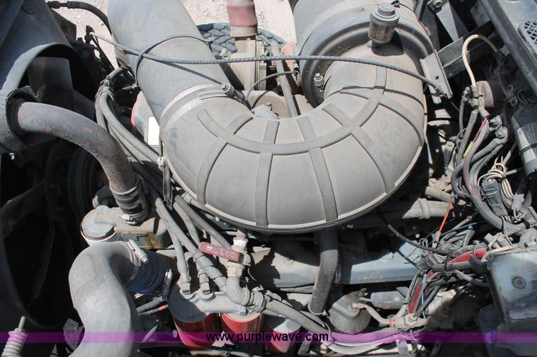 image for item K8958 1995 Mack CH613 vacuum truck