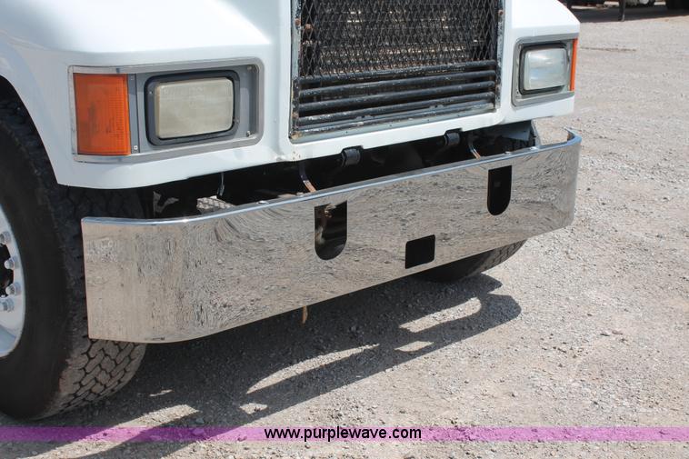 image for item K8958 1995 Mack CH613 vacuum truck